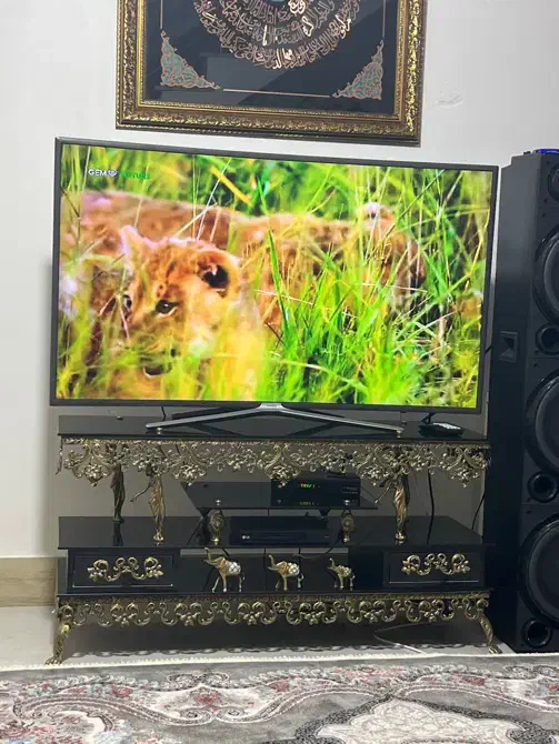 میز تلوزیون برنج خیلی تمیز و بدونه شکستگی|میز تلویزیون|گنبد کاووس, |دیوار