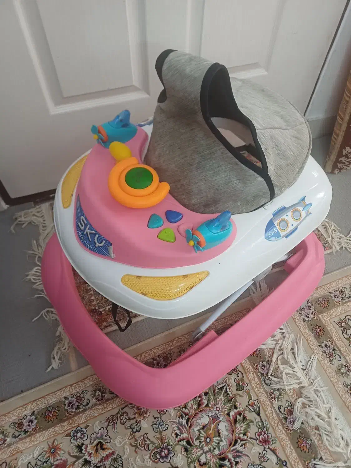 رورئک سالم نو خیلی کم استفاده شده نو|اسباب و اثاث بچه|قزوین, |دیوار