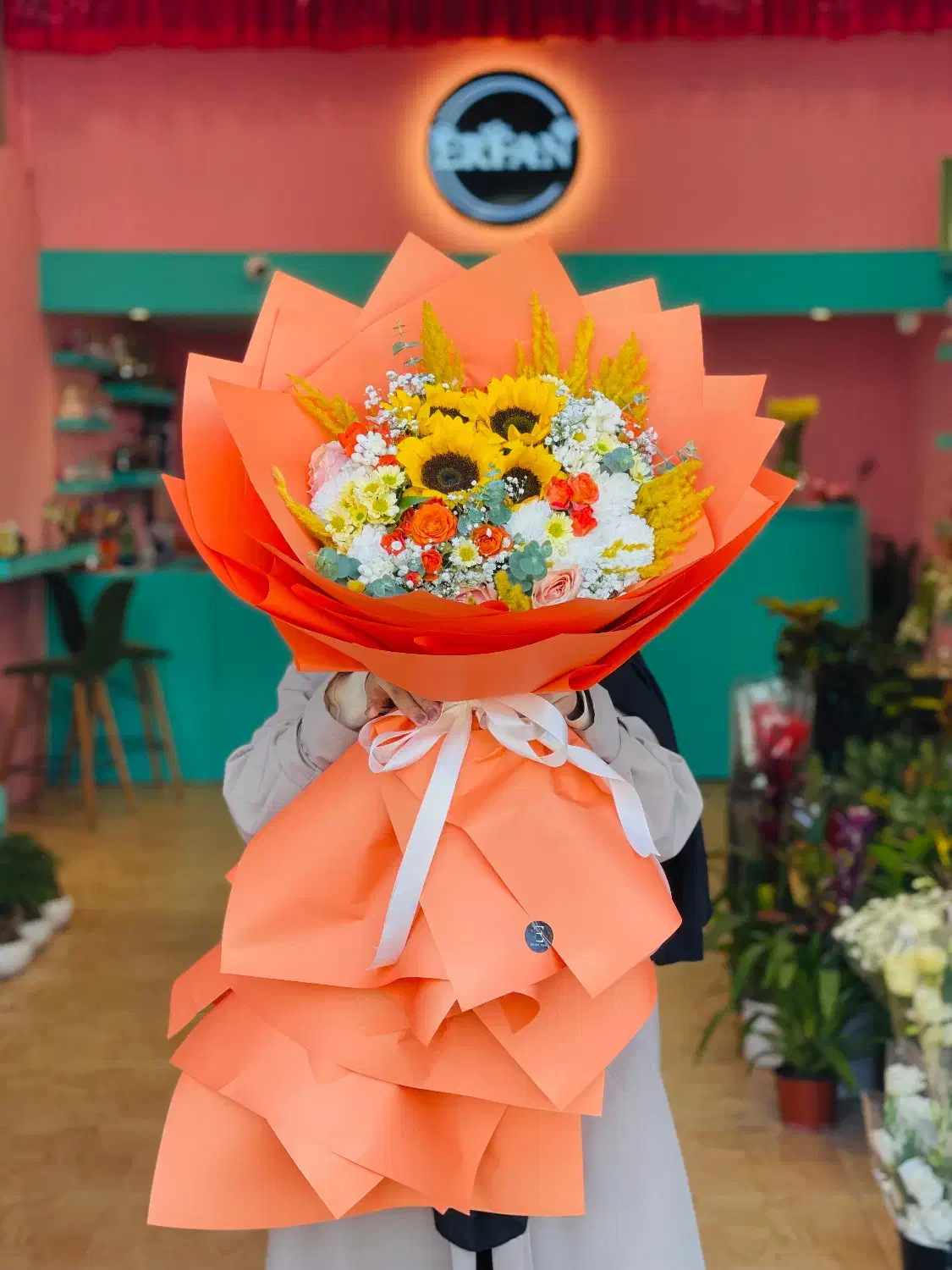 به دونفر نیروی ماهر و مبتدی نیازمندیم برای گلفروشی|استخدام بازاریابی و فروش|مشهد, چهارچشمه|دیوار