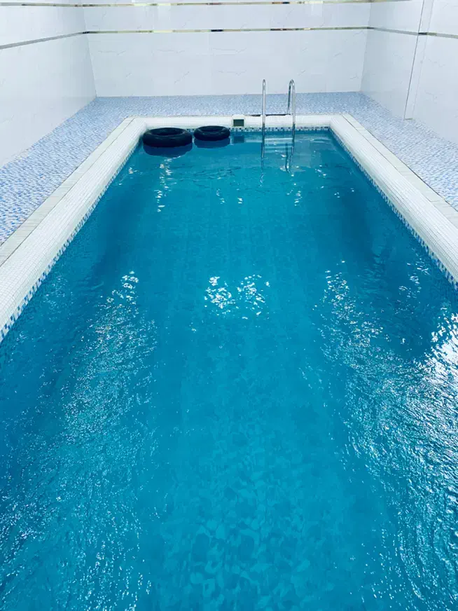 باغ‌۱۰۰۰متری جنگلی با استخر۴۰متری و تراس ۱۰۰متری|اجارهٔ کوتاه‌مدت ویلا و باغ|نیشابور, باغرود|دیوار