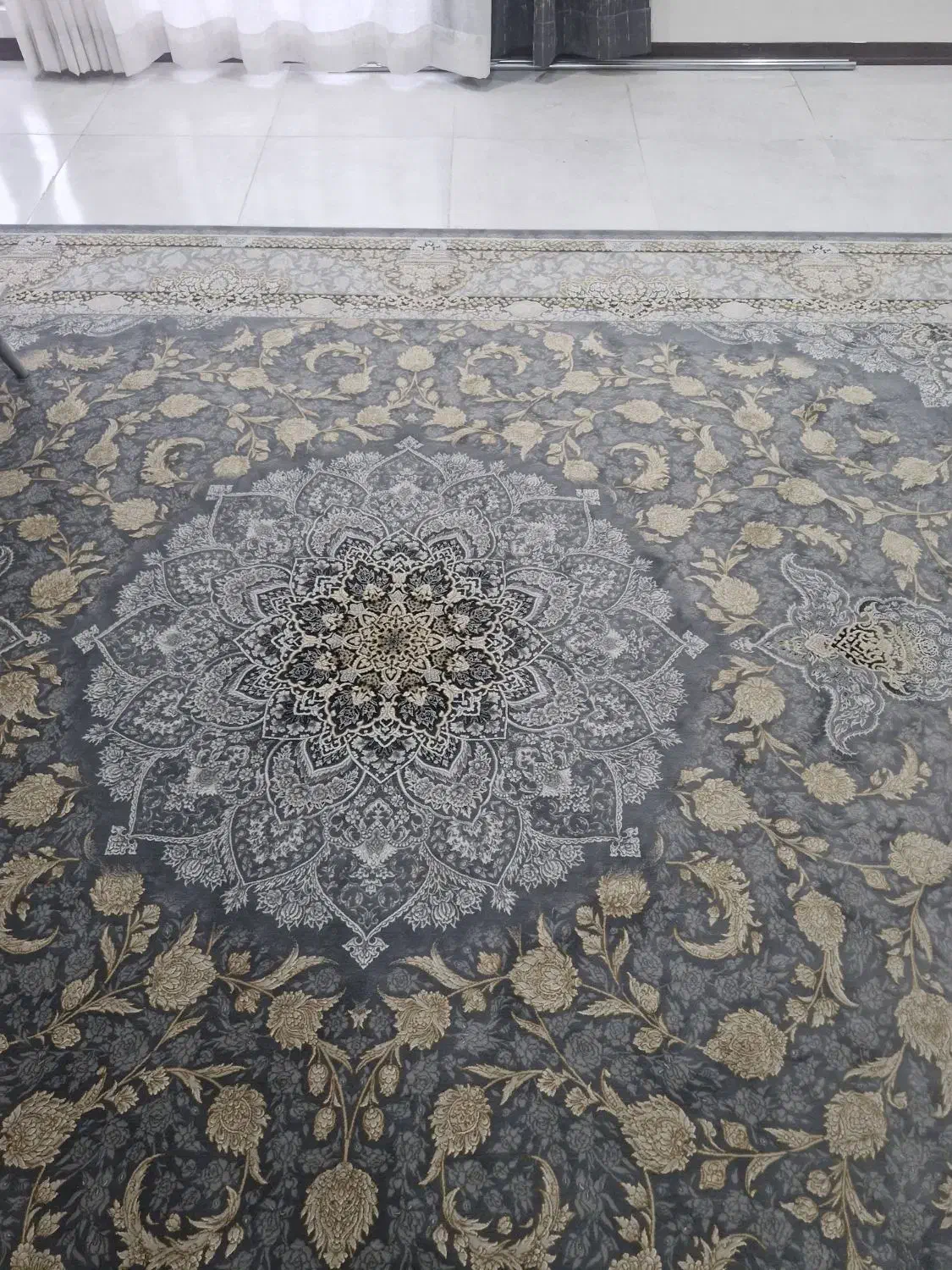 فرش دوازده متری|فرش|اندیشه, اندیشه فاز ۴|دیوار