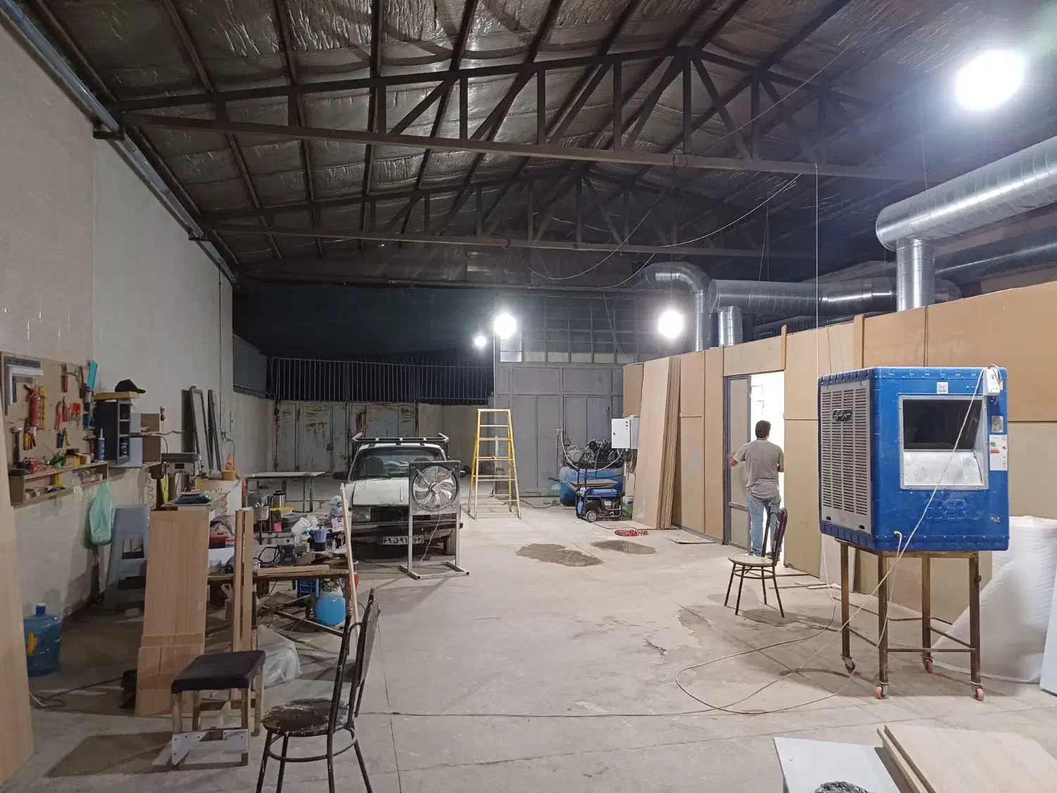 فروش کارگاه ام دی اف با تجهیزات کامل و اتاق رنگ|ماشین‌آلات صنعتی|شیراز, شهرک گلها|دیوار