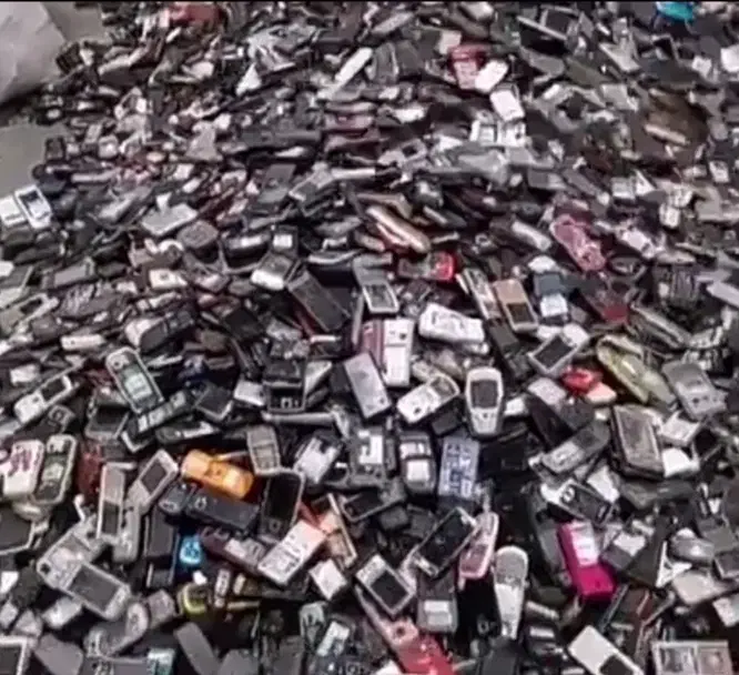 خریدار عمده و کم موبایل خراب|خدمات رایانه‌ای و موبایل|آباده, |دیوار