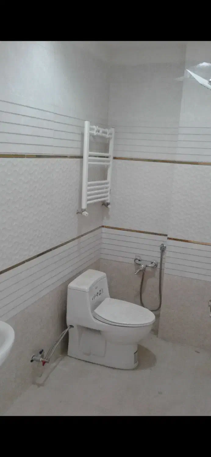 150متر طبقه اول نوساز فول امکانات م باغچه بیدی