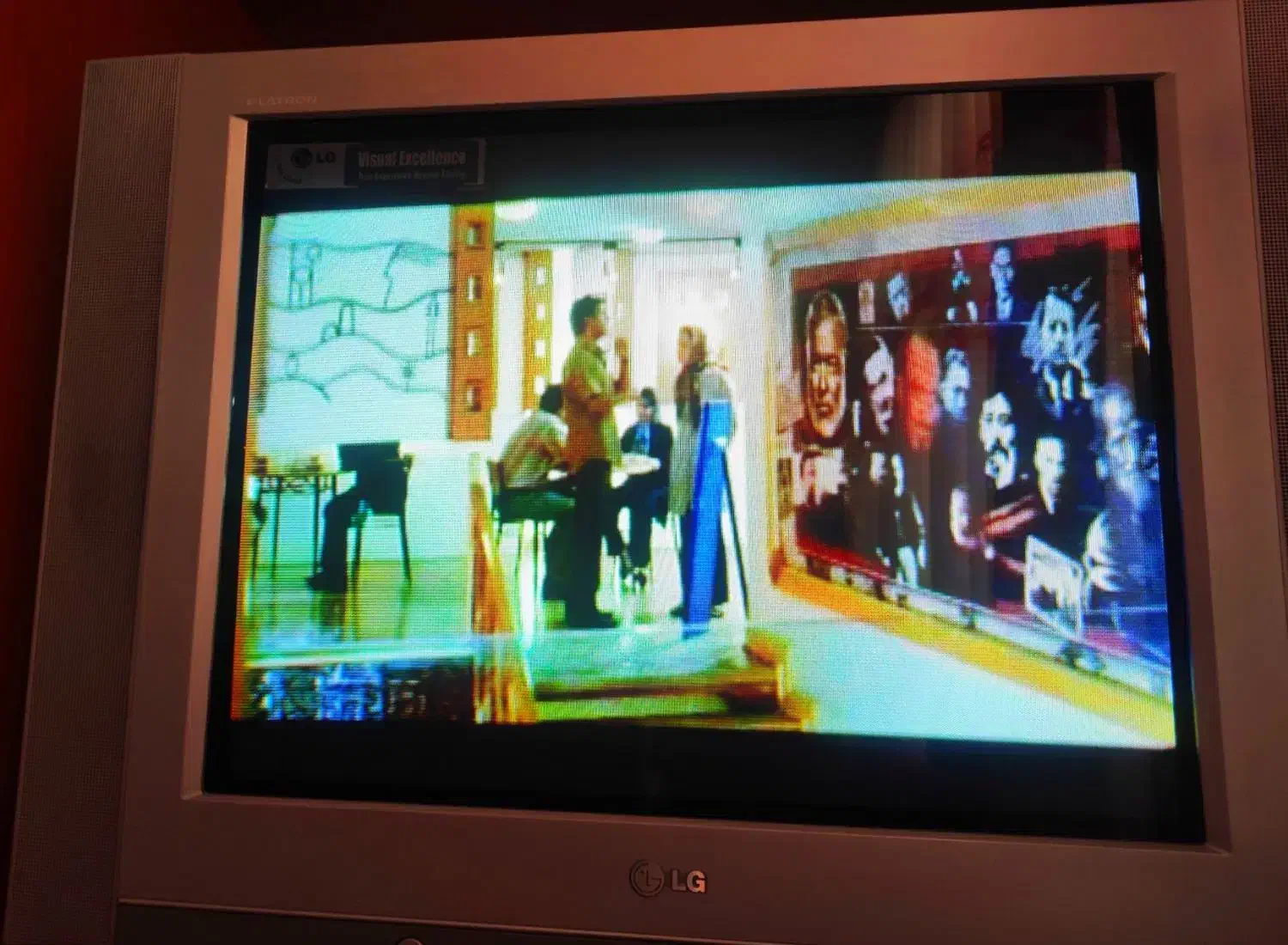 تلویزیون ال جی اصل کره و میز تلویزیون|تلویزیون و پروژکتور|قزوین, |دیوار