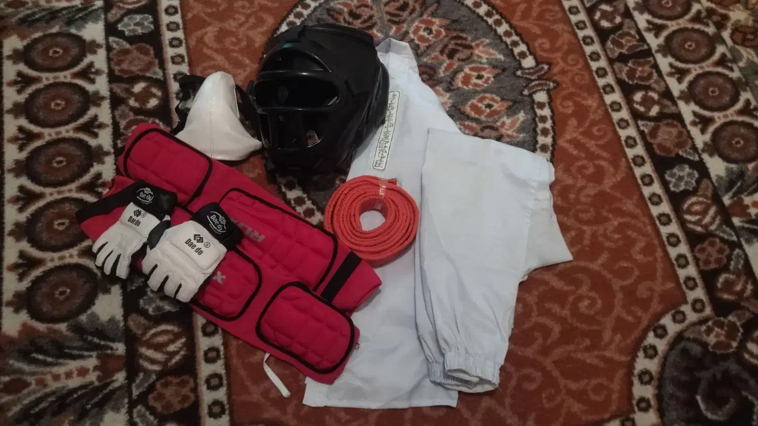 چرخ خیاطی ،کریر نوزادی،لباس ورزشی کاراته، کفش|چرخ خیاطی و ریسندگی|اهر, |دیوار