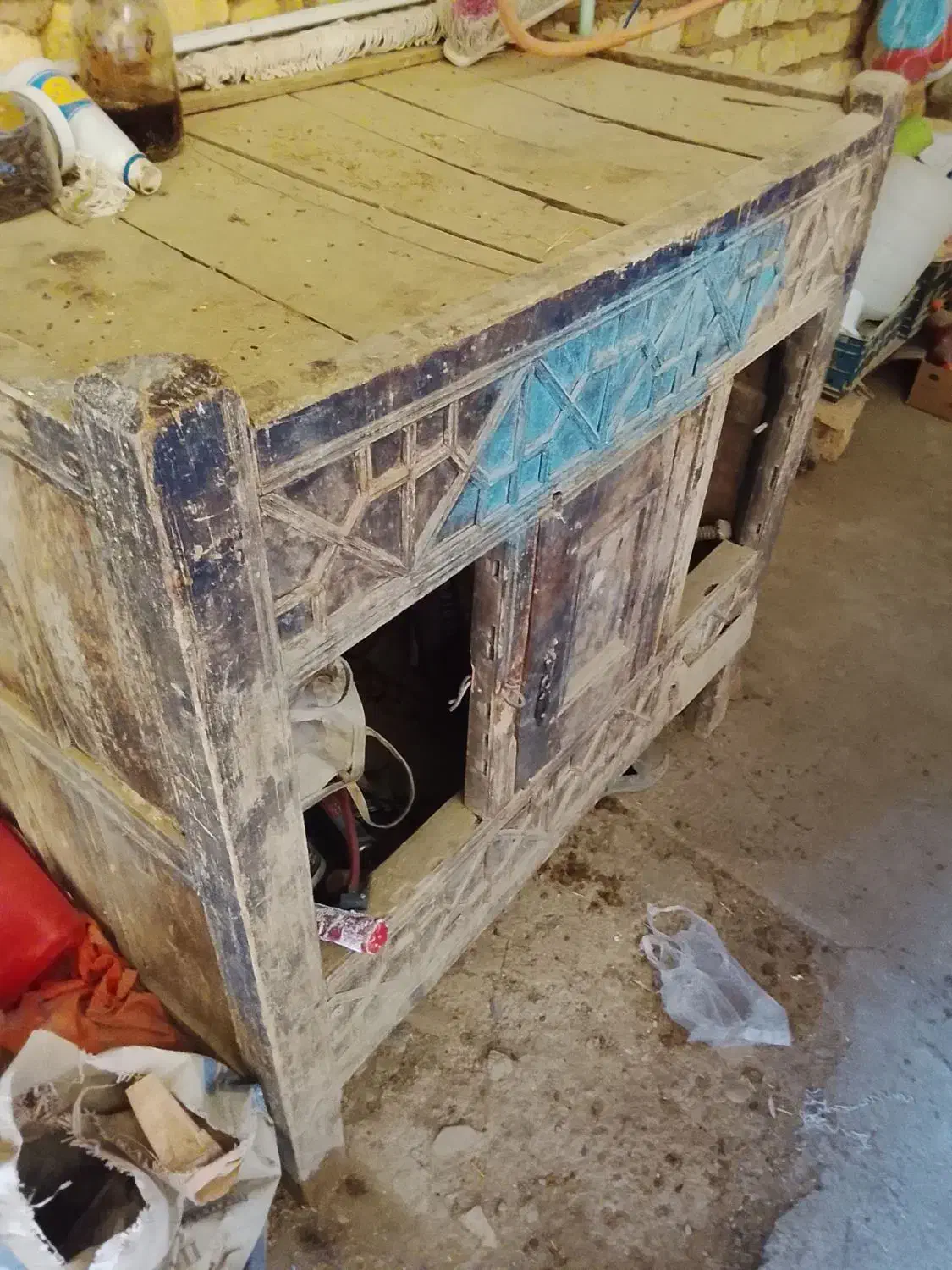 صندوق قدیمی|کلکسیون اشیاء عتیقه|خنجین, |دیوار