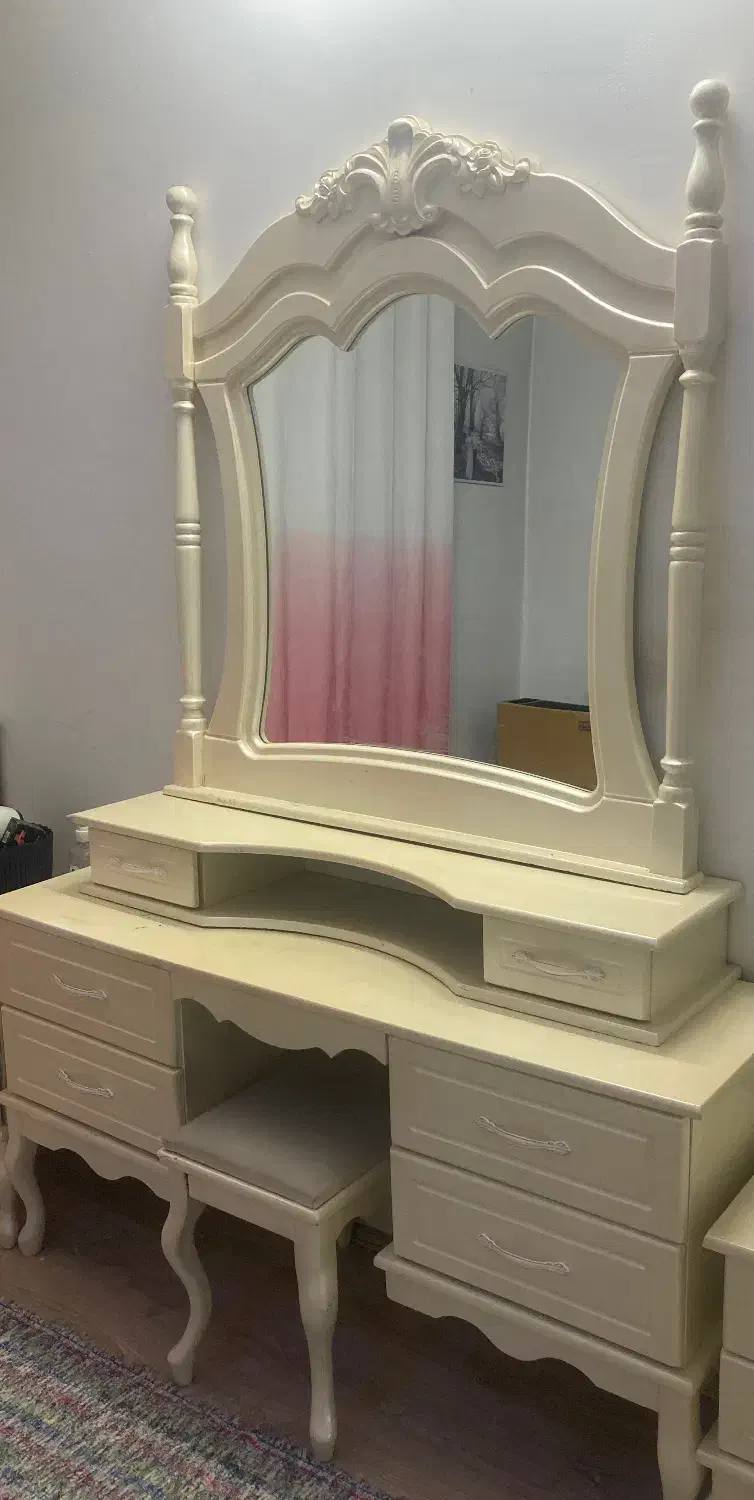 تخت خواب دو نفره با پاتختی و اینه و میز ارایش|تخت و سرویس خواب|آفتاب, |دیوار