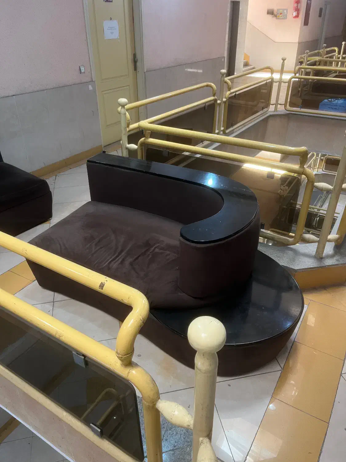 دو عدد مبل دو نفره رایگان|مبلمان خانگی و میز عسلی|گرگان, |دیوار