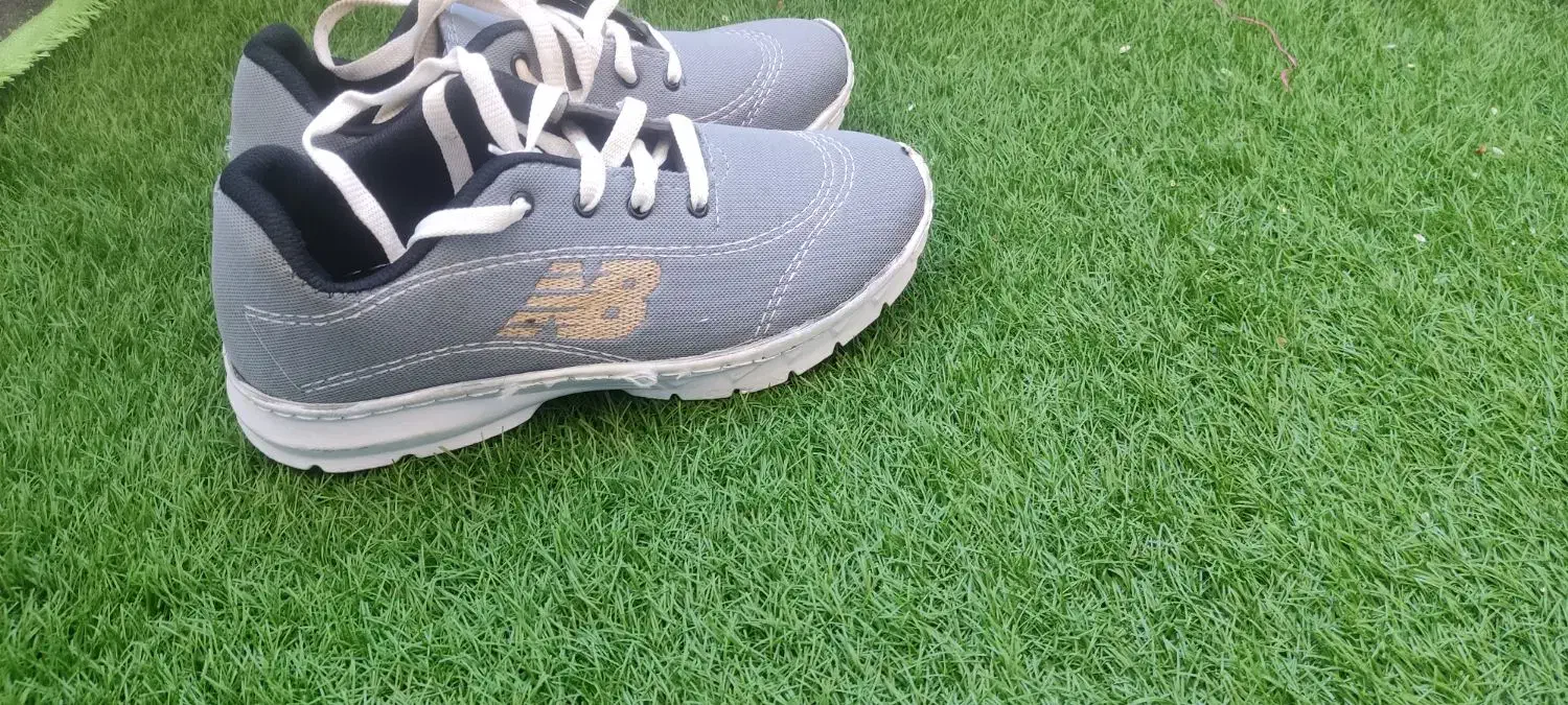 کفش|کیف، کفش، کمربند|بروجن, |دیوار