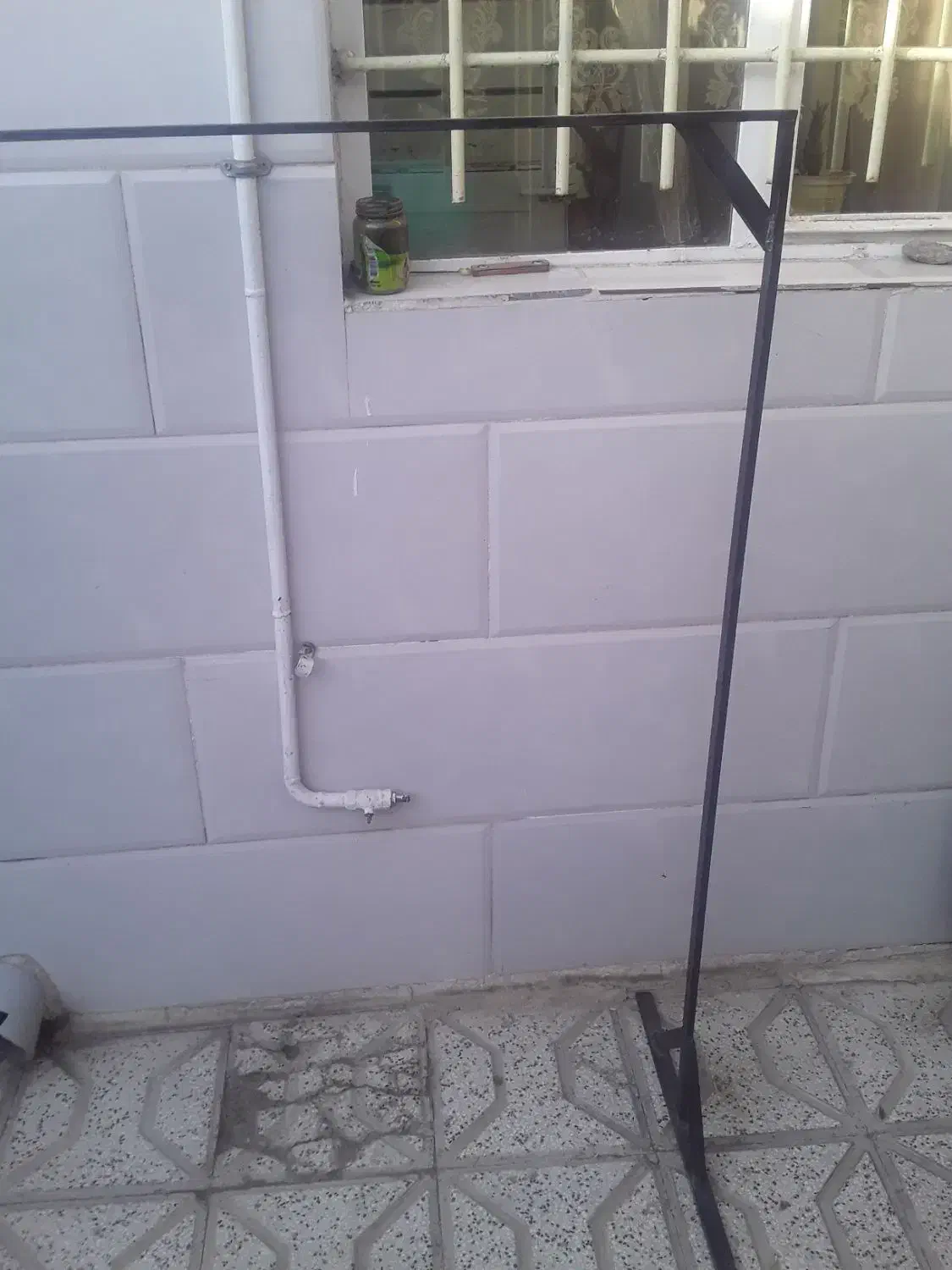 رگال لباس|بندرخت و رخت‌آویز|نیشابور, خط کاشمر|دیوار