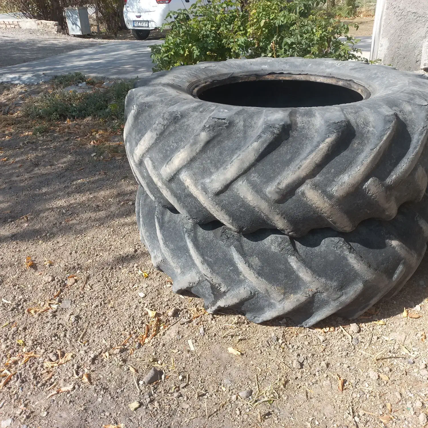 یک جفت لاستیک فرگوسن|قطعات یدکی و لوازم جانبی|شیروان (لرستان), |دیوار