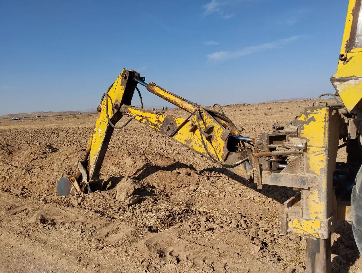 فروش بیل بکهو ام آف انگلیسی|ماشین‌آلات صنعتی|چاهک, |دیوار