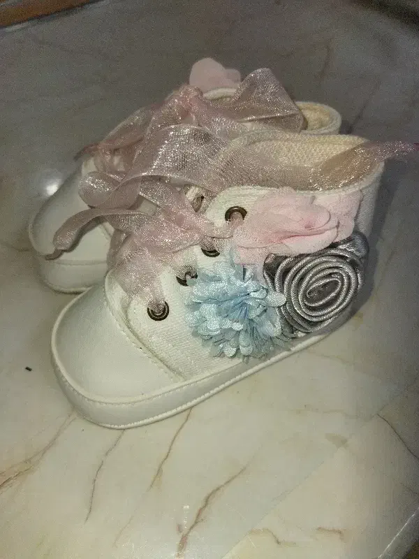 کفش نوزادی|کفش و لباس بچه|قم, پردیسان|دیوار