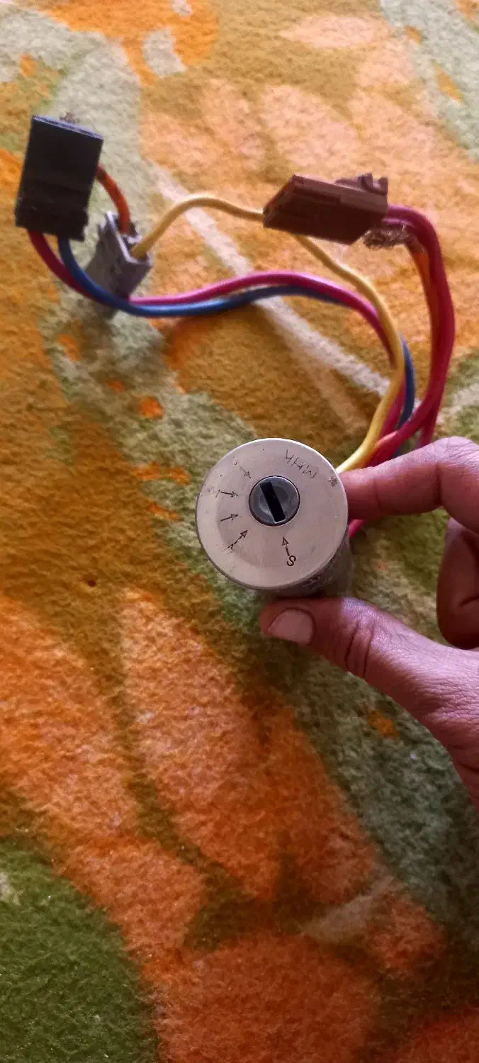 دوعدد کمک فنر پژو ویک عدد جاسوییچی پژو|قطعات یدکی و لوازم جانبی|کرمانشاه, |دیوار