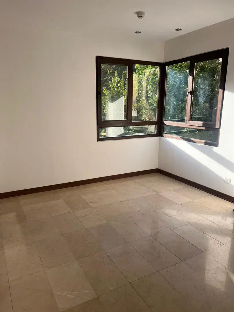 الهیه ۱۵۵ متری مشرف به باغ