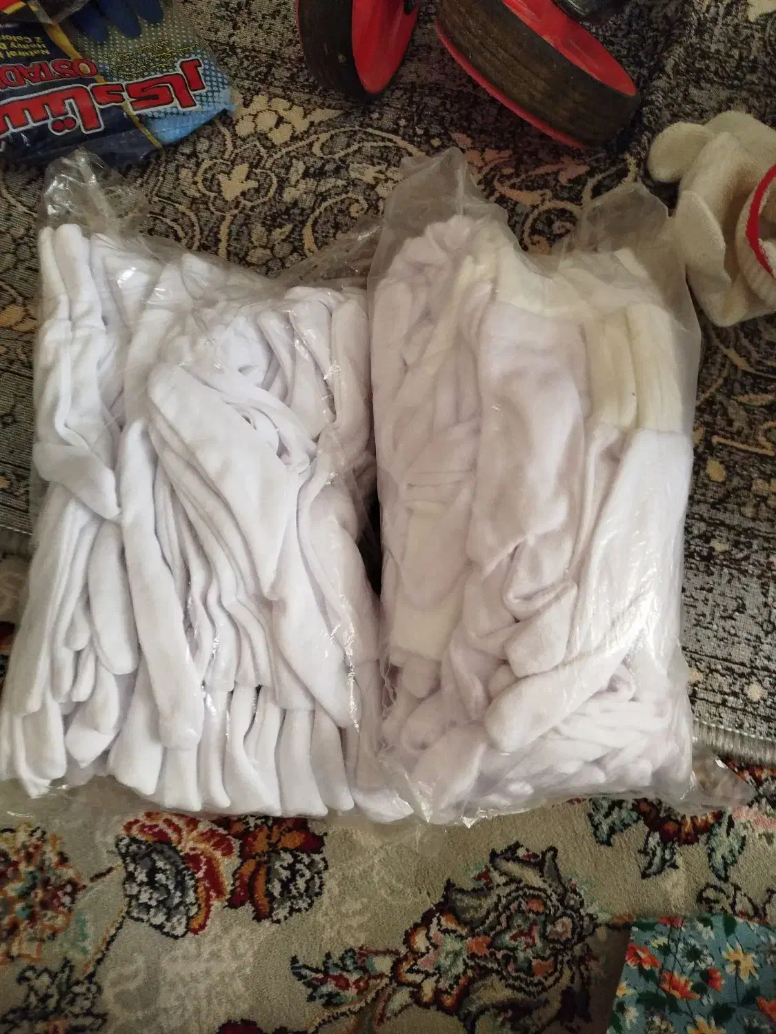 دستکش نخی|لباس|مشکین‌دشت, |دیوار