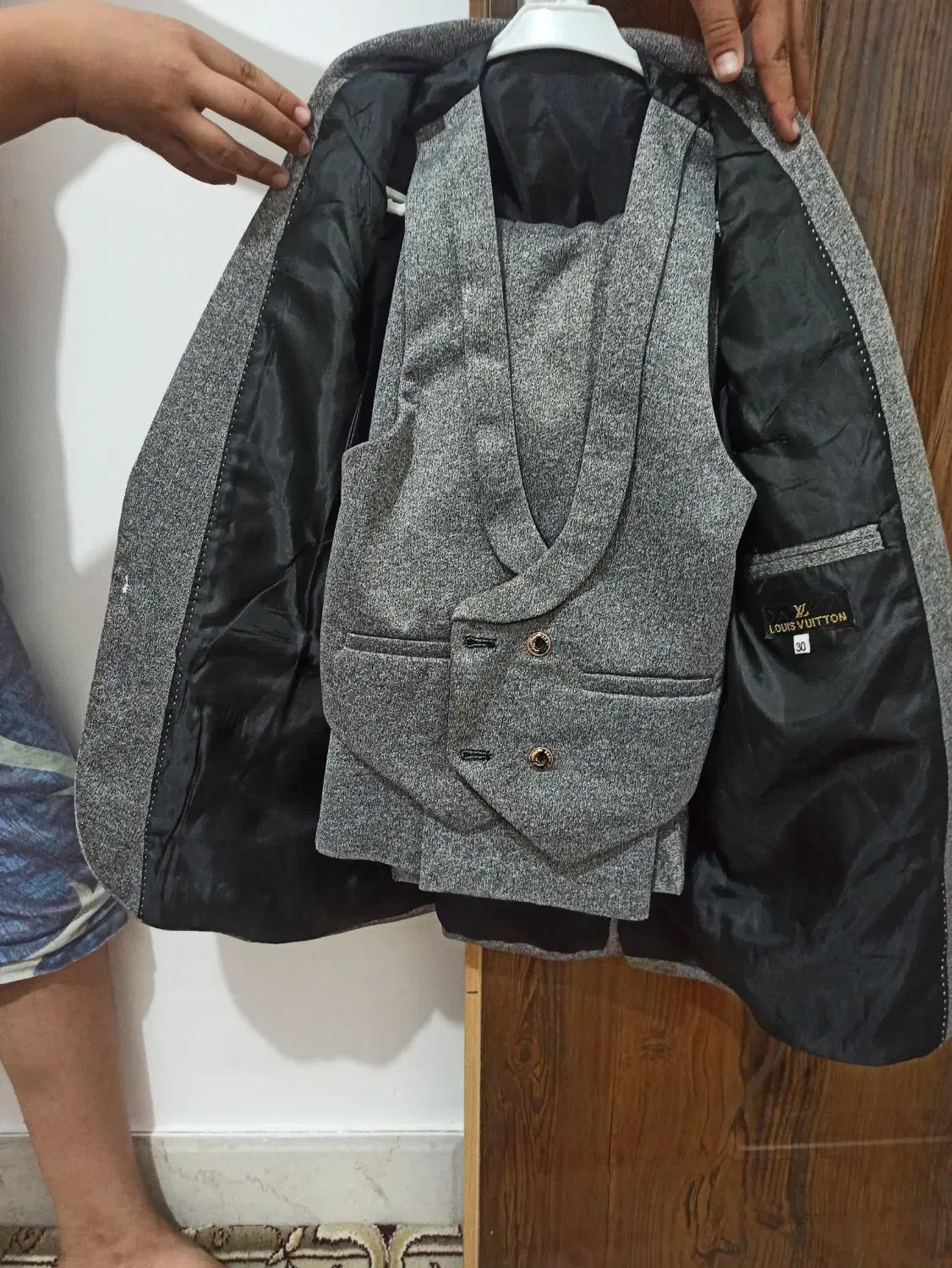 کت وشلوار|لباس|الشتر, |دیوار