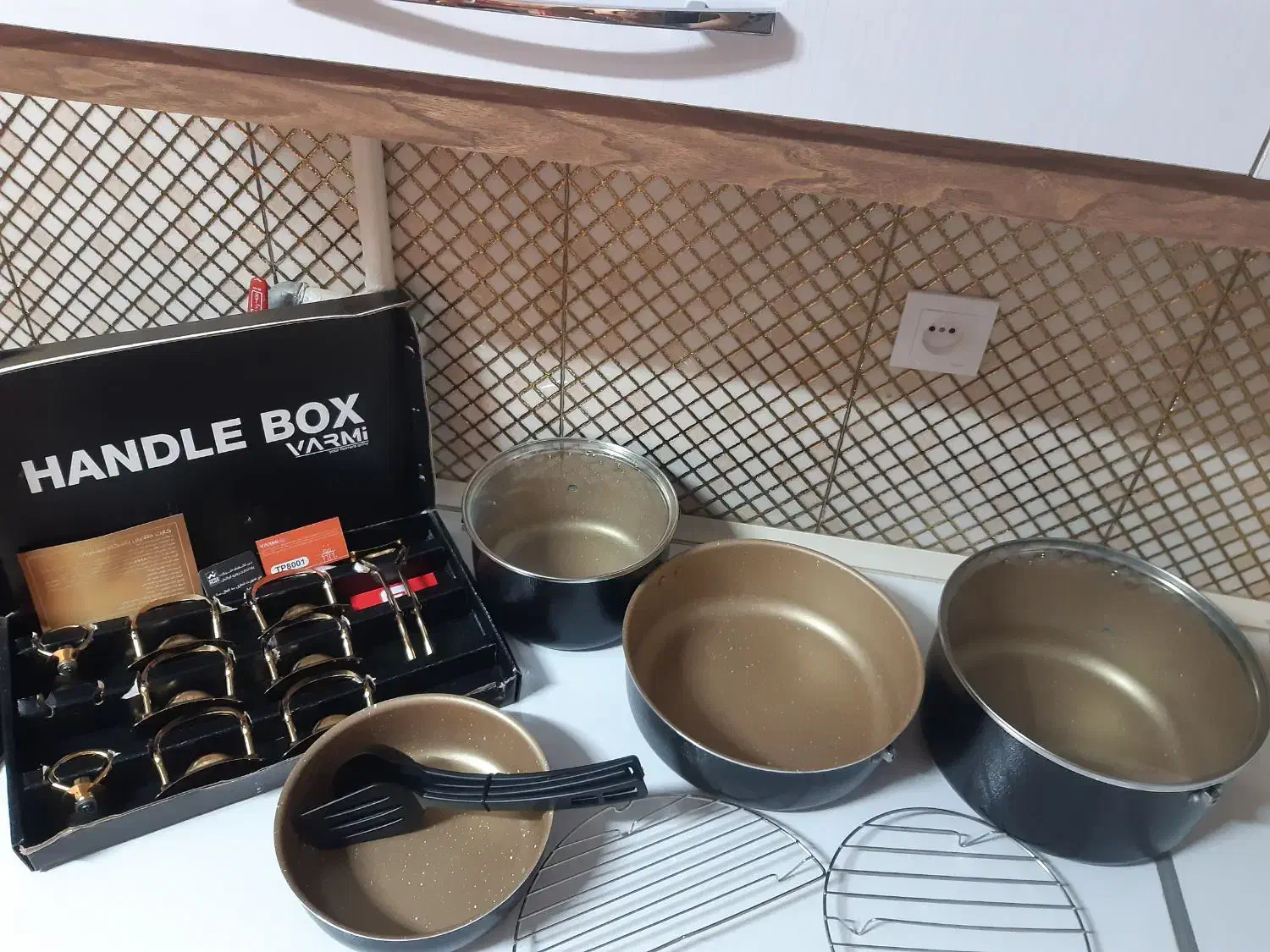 سرویس قابلمه|ظروف پخت‌وپز|شیروان (خراسان), |دیوار