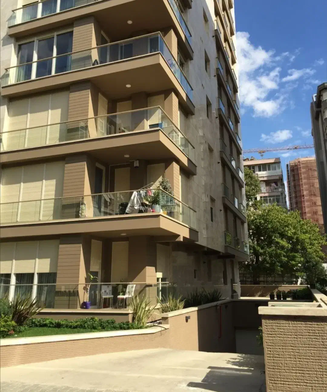 خانه ای مدرن/باربیکیو و فضای سبز اختصاصی/|پیشفروش املاک|تهران, شهرک صدرا|دیوار