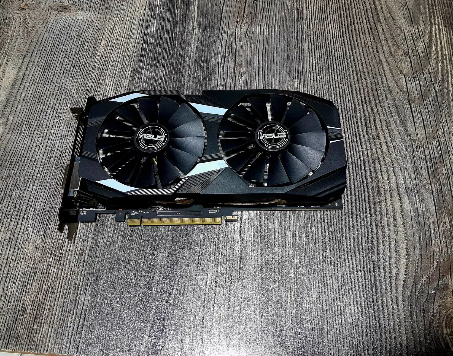 کارت گرافیک ASUS RX 580 8GIG در حد نو|قطعات و لوازم جانبی رایانه|رشت, استادسرا|دیوار