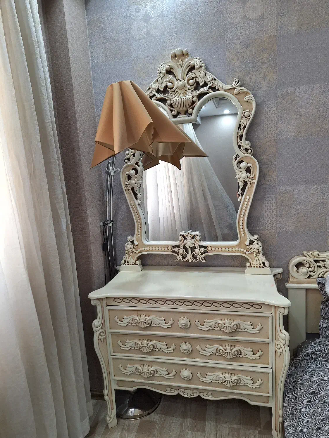 تخت میز ارایش|تخت و سرویس خواب|تهران, قیام|دیوار