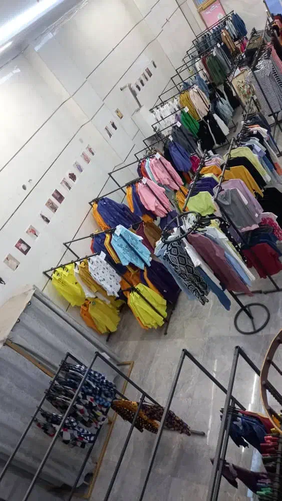 چوبکار لباس|فروشگاه و مغازه|قرچک, زیبا شهر|دیوار