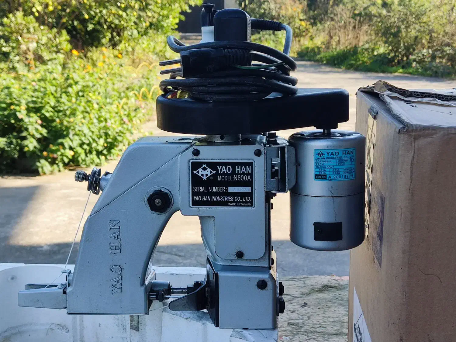 سرکیسه دوز YAO HAN برقی ساخت تایوان در حد نو|ماشین‌آلات صنعتی|رودسر, |دیوار