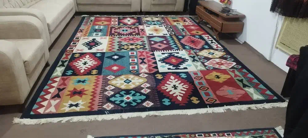 ۳ تخته فرش در حد نو|فرش|بندر انزلی, امامزاده|دیوار