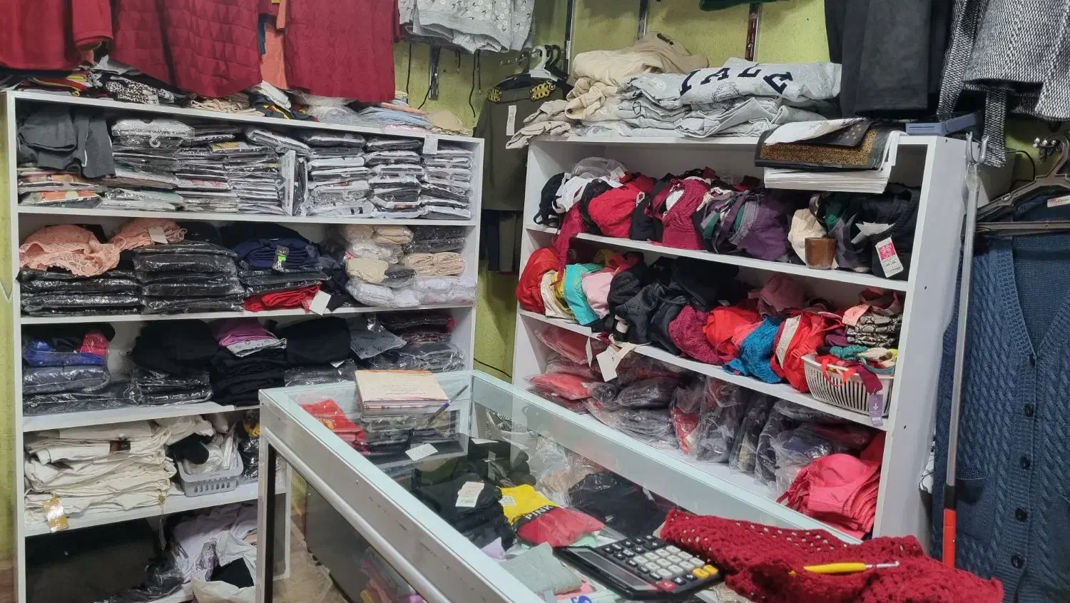 کلیه اجناس مغازه واگذار میشود|لباس|سلماس, |دیوار