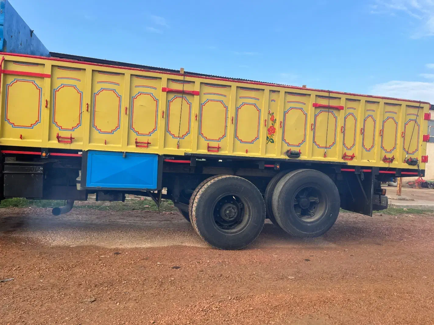 ولوو باری ۶۵ توپ طلا جکی|خودرو سنگین|نکا, |دیوار