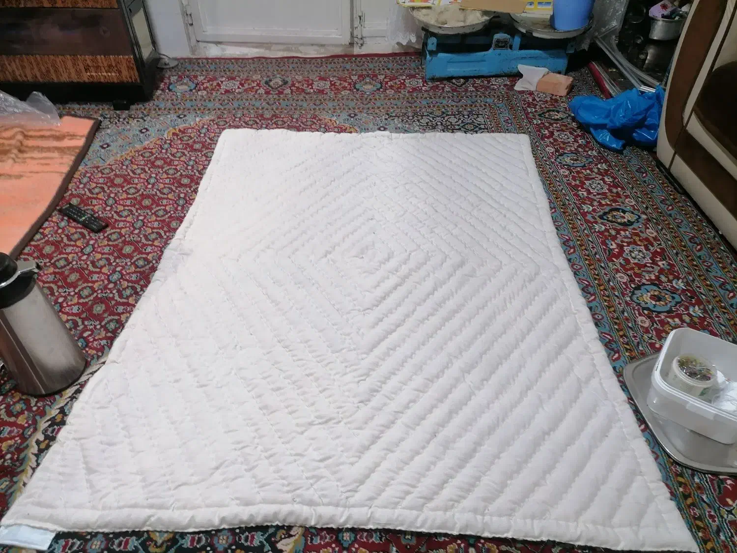 دوخت دوز|رختخواب، بالش، پتو|خوی, |دیوار