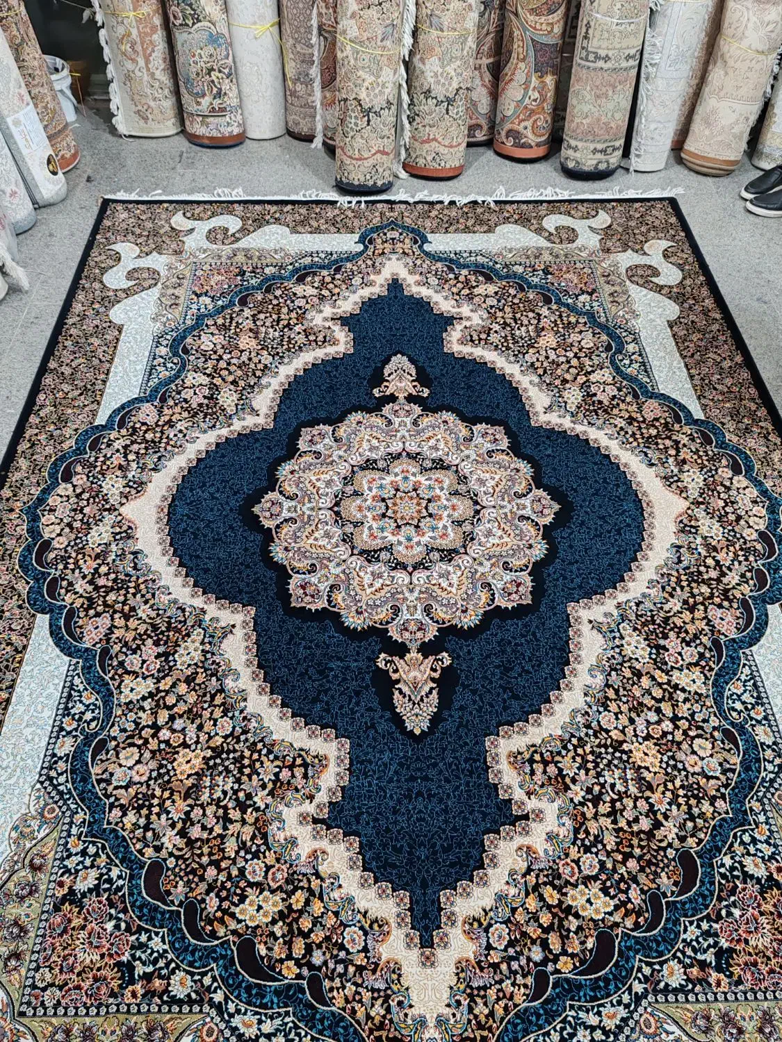 یک تخته فرش 9متری سلطان مدرن سورمه ای|فرش|قم, نیروگاه|دیوار