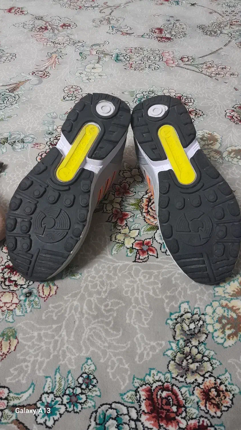 یک جفت کتانی زنانه سایز ۴۱ در صالحیه بهارستان|کیف، کفش، کمربند|بهارستان, |دیوار