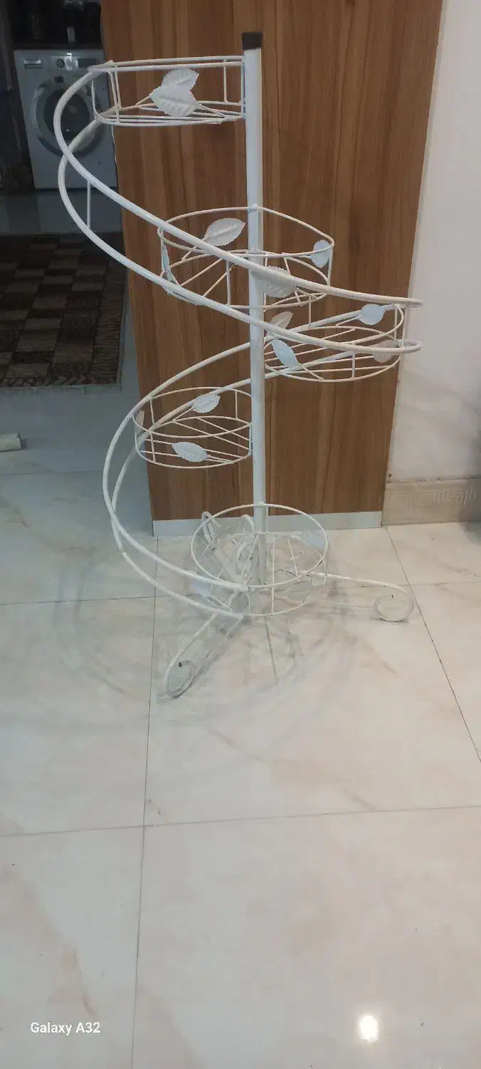 استند گل بسیار شیک وسالم|گل و گیاه طبیعی|سمیرم, |دیوار