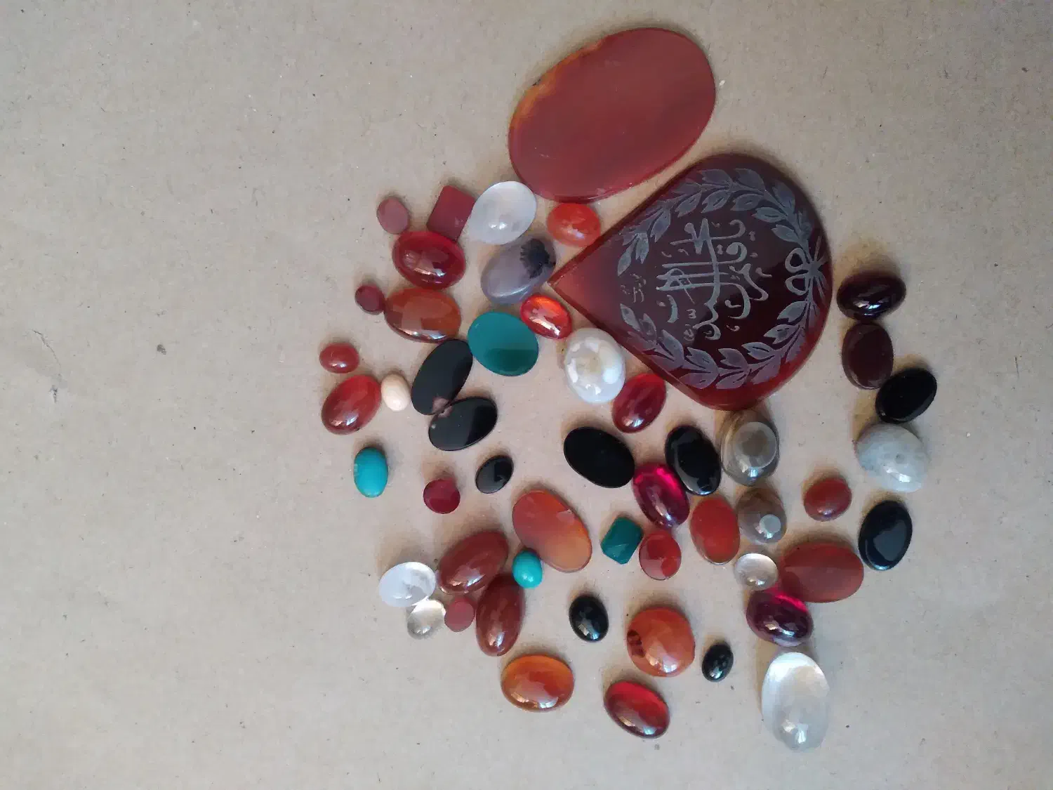 تعدادی نگین و بدلیجات|بدلیجات|تهران, بهجت‌آباد|دیوار