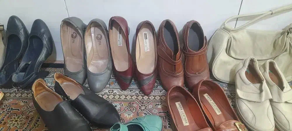تعدادی کیف و کفش زنانه چرم اصل واقعی در حد سایز ۳۸|کیف، کفش، کمربند|رباط‌کریم, رباط‌کریم|دیوار
