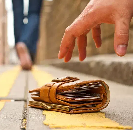 مدارک گمشده|اشیا|قزوین, |دیوار