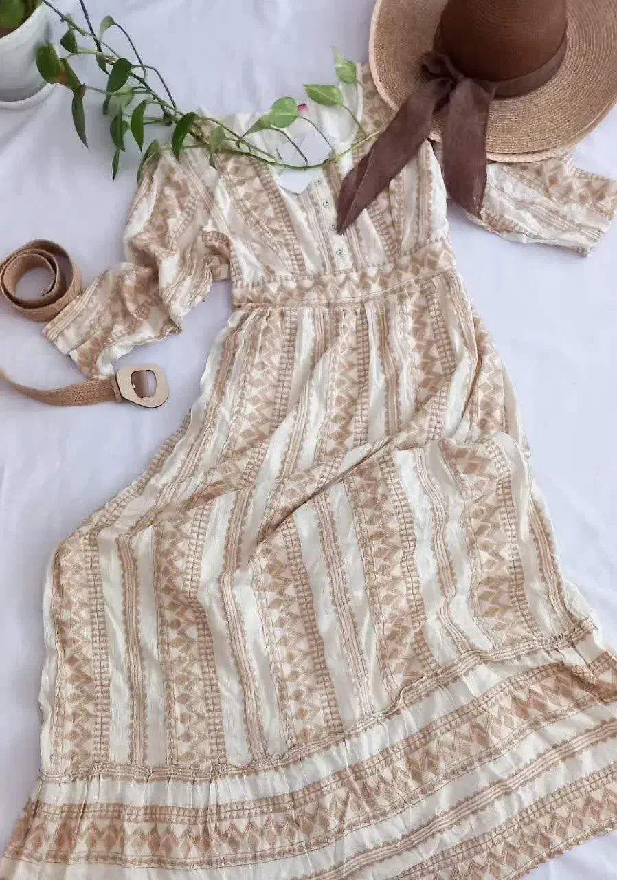 لباس ساحلی|لباس|سلماس, |دیوار