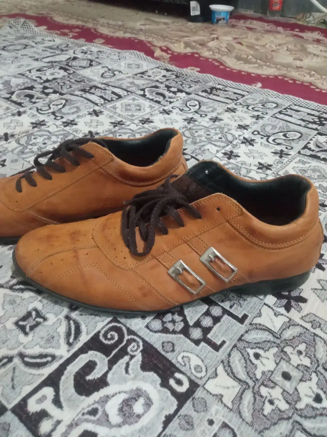 کفش درحد نو|کیف، کفش، کمربند|کلاله, |دیوار