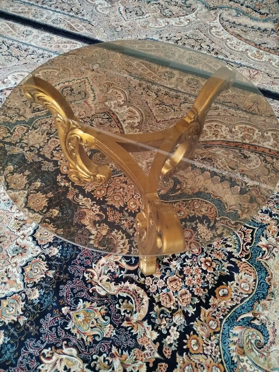 دوتا عسلی طلایی همراه با دوتا میز گرد بزرگتر نو|مبلمان خانگی و میز عسلی|شهرکرد, |دیوار