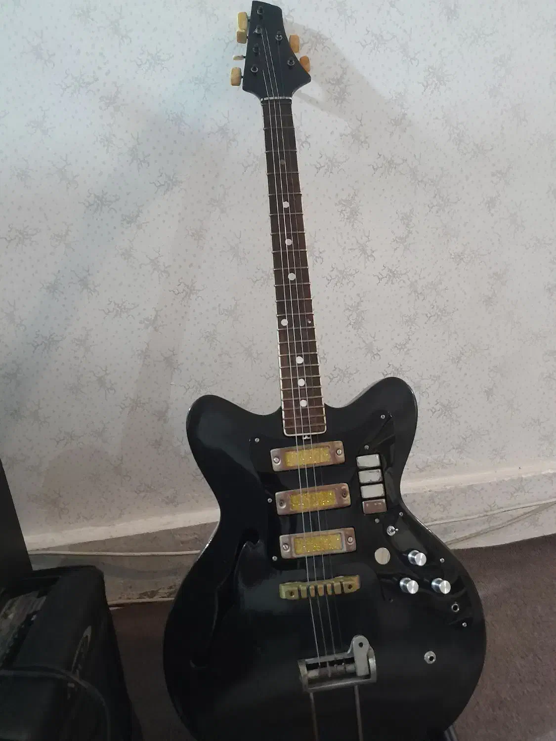 تخفیف پای معامله|گیتار، بیس، امپلیفایر|پارسآباد, |دیوار