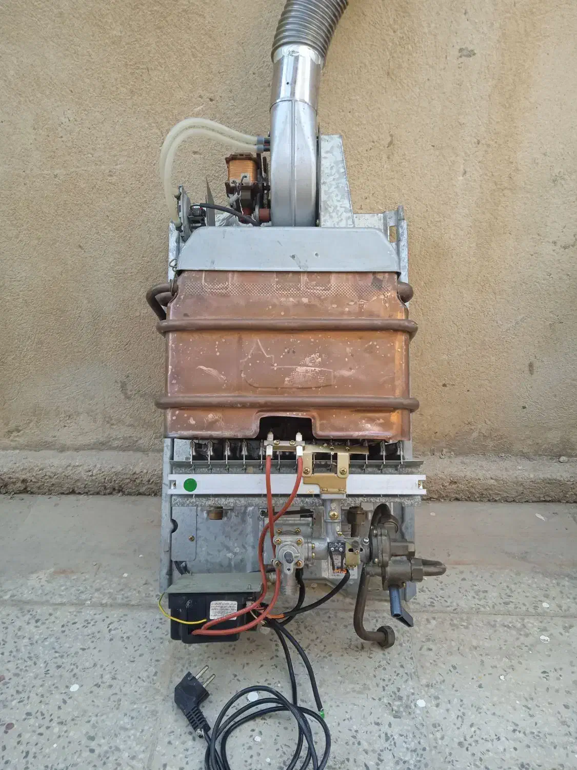 فروش آبگرمکن دیواری بوتان|آبگرمکن، پکیج، شوفاژ|بوشهر, |دیوار