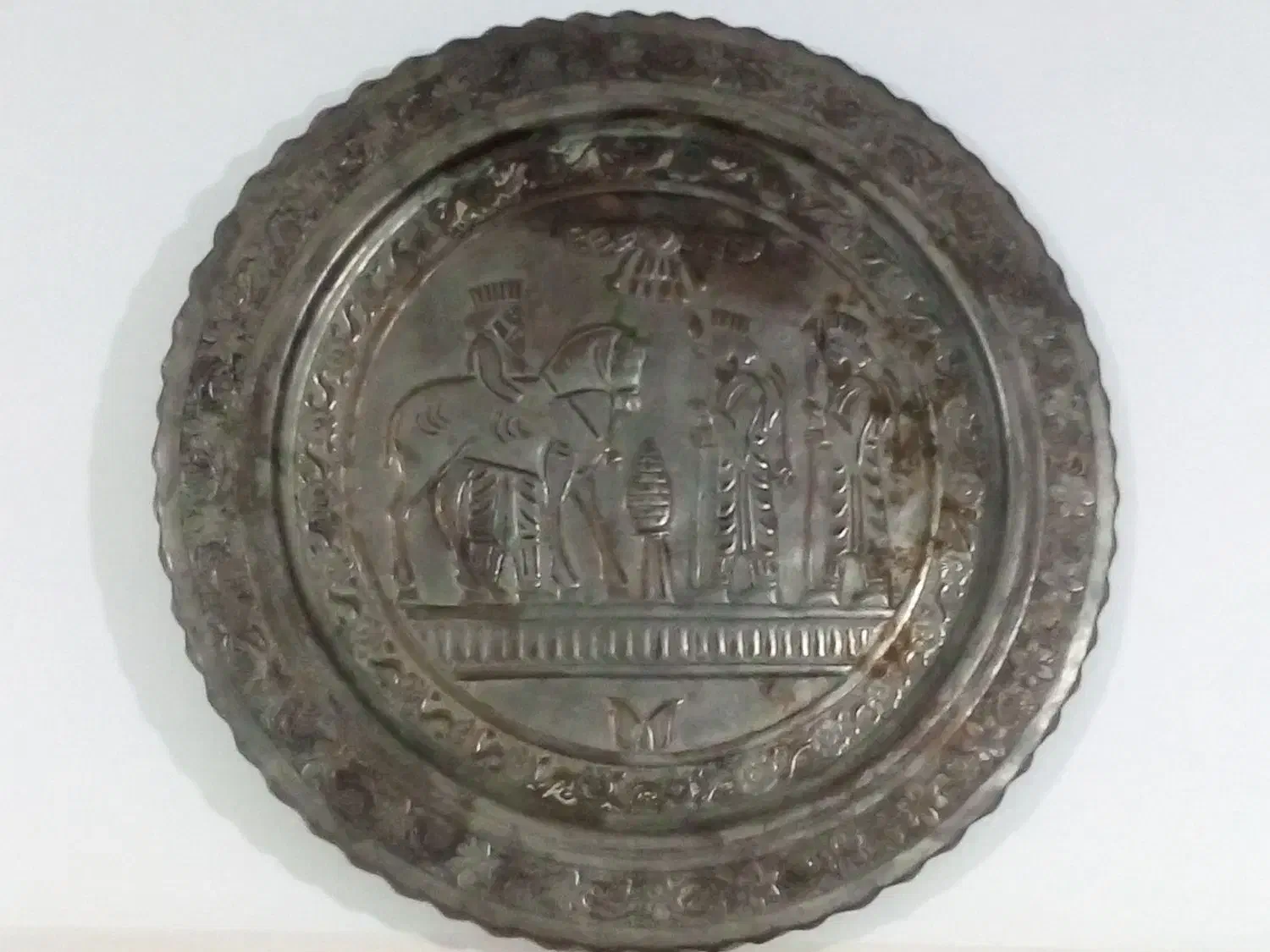 سینی  قلم ززنی  مسی  طرح هخامنشی  قدیمی|کلکسیون اشیاء عتیقه|تهران, شهرک استقلال|دیوار