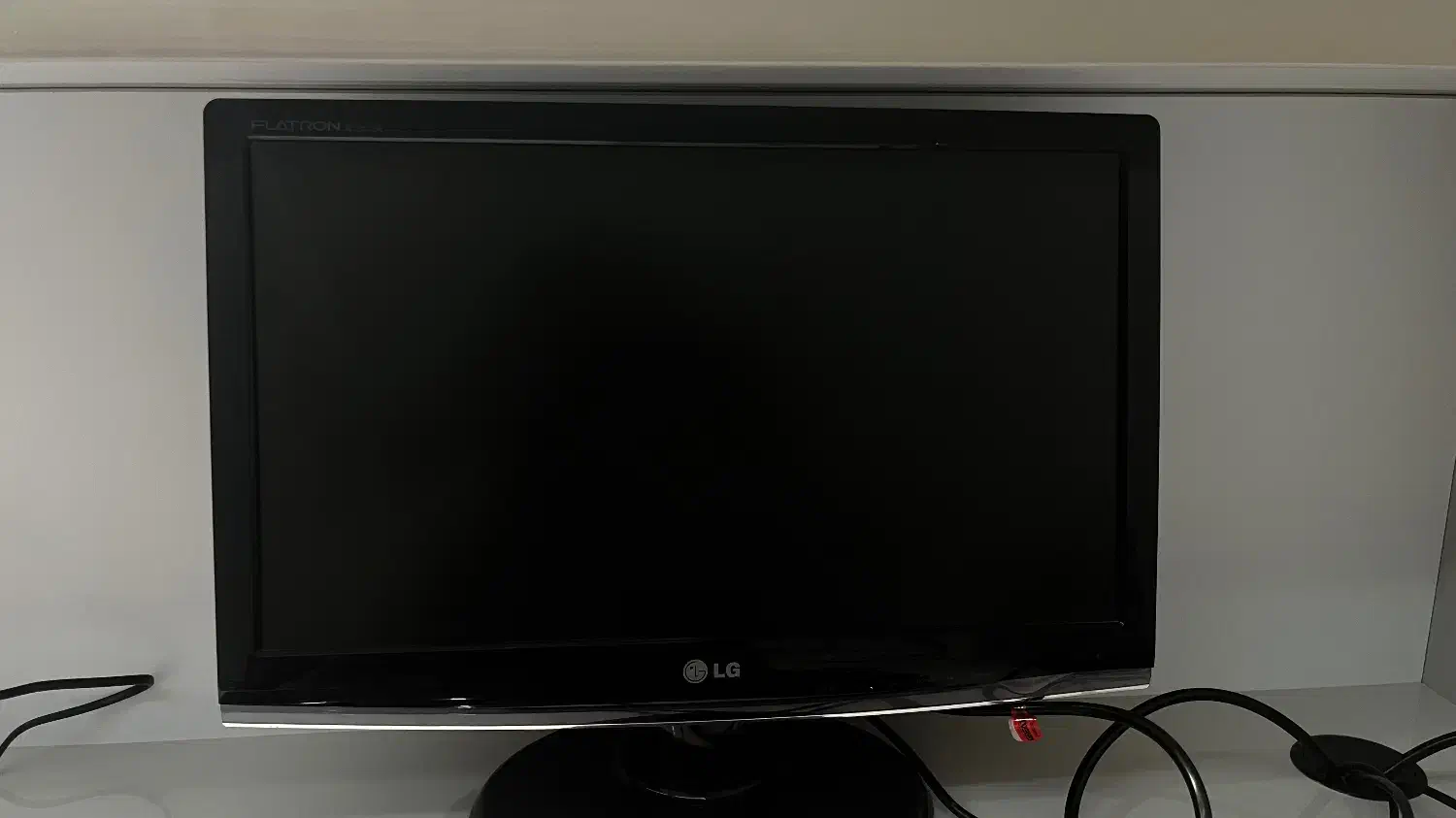 یک دستگاه کامپیوتر|رایانه رومیزی|قزوین, |دیوار