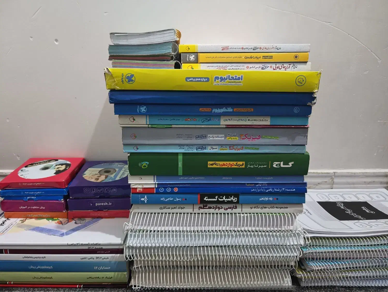 کتاب و جزوه دوازدهم|کتاب و مجله آموزشی|شیراز, میانرود|دیوار