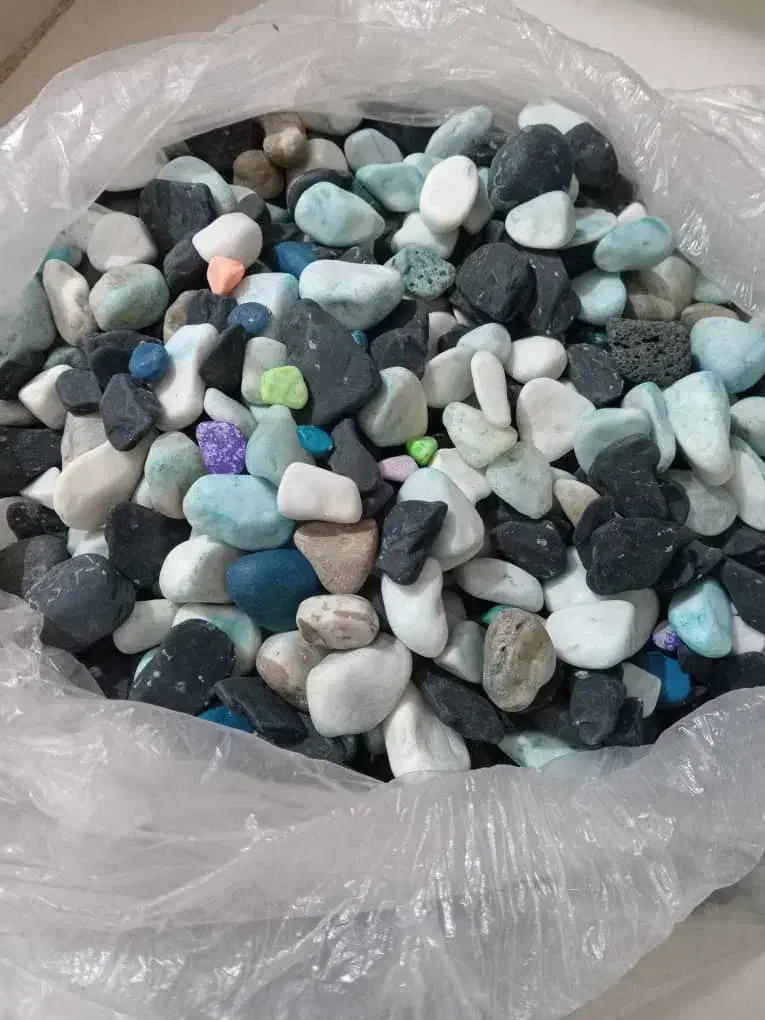 سنگ رنگی و گیاه مصنوعی آکواریوم ماهی وبرای کنارگل|ماهی|ملایر, |دیوار