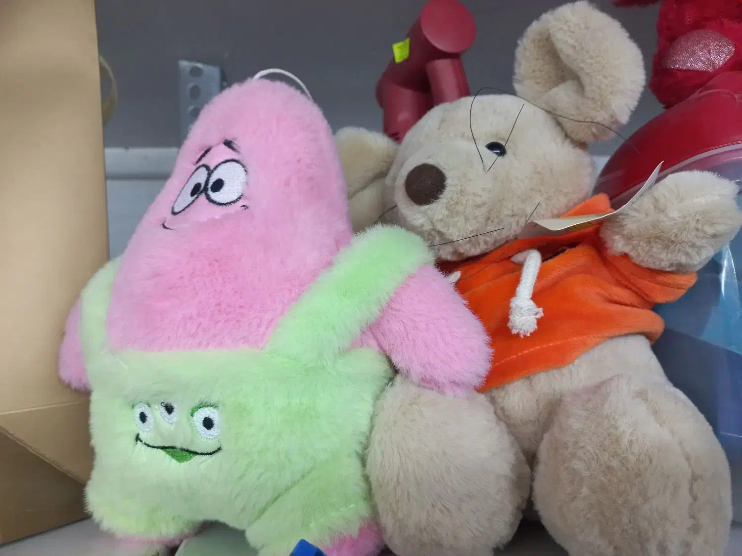 عروسک پولیشی|اسباب‌بازی بچه|قم, نیروگاه|دیوار