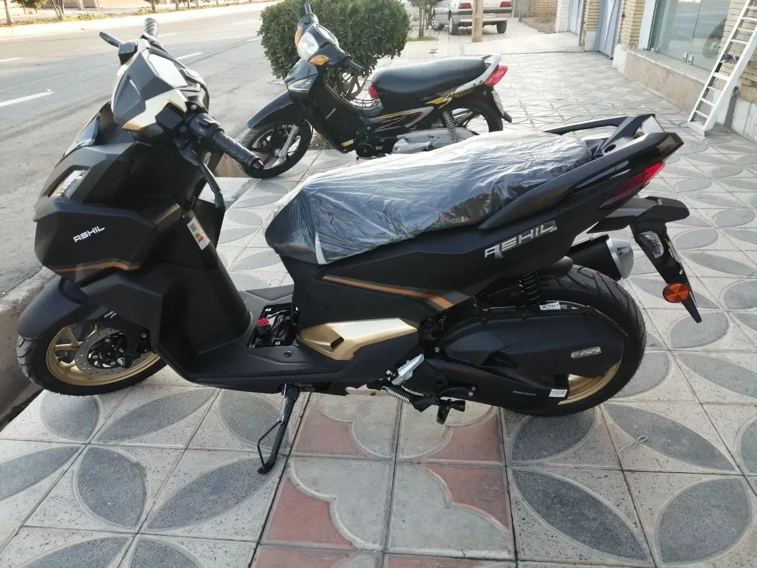 موتورسیکلت طرح باکسر و کلیک و هندا|موتورسیکلت|شیراز, گل سرخ|دیوار