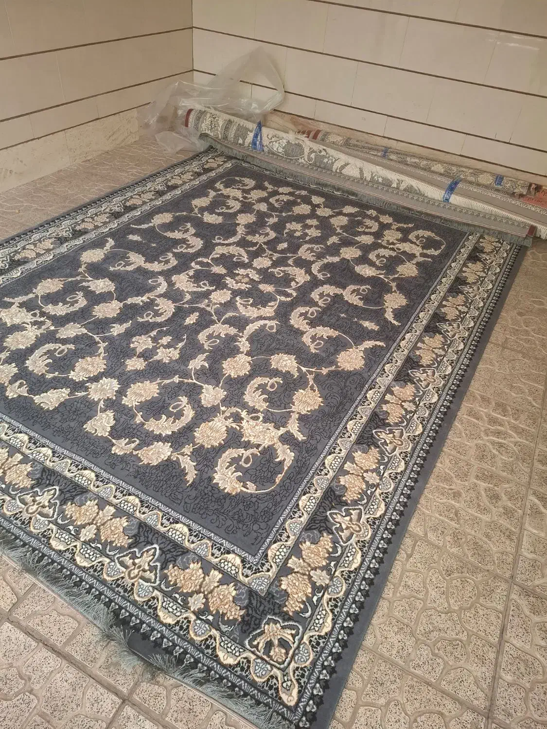 4 تخته 12 متری و 2 تخته 9 متری 700 شانه آکبند|فرش|قزوین, |دیوار